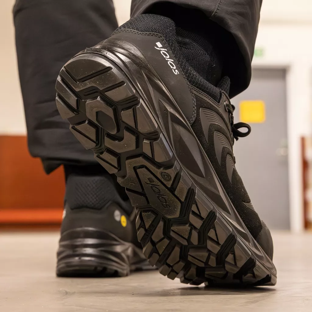 Outsole of JALAS Flex safety shoe designed for SR-certified grip on demanding indoor surfaces