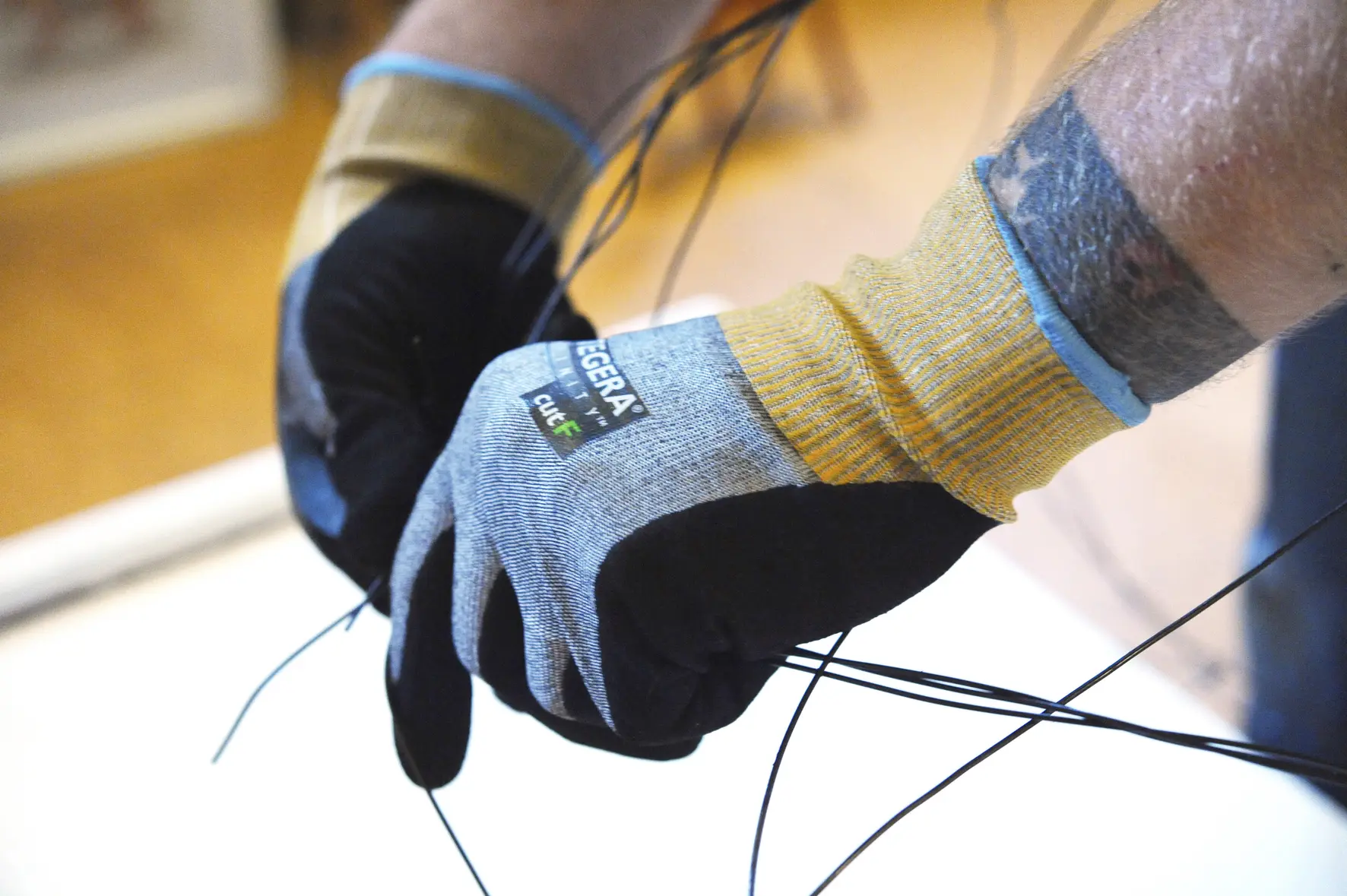 Cut resistant glove TEGERA Infinity 8815 Environment image