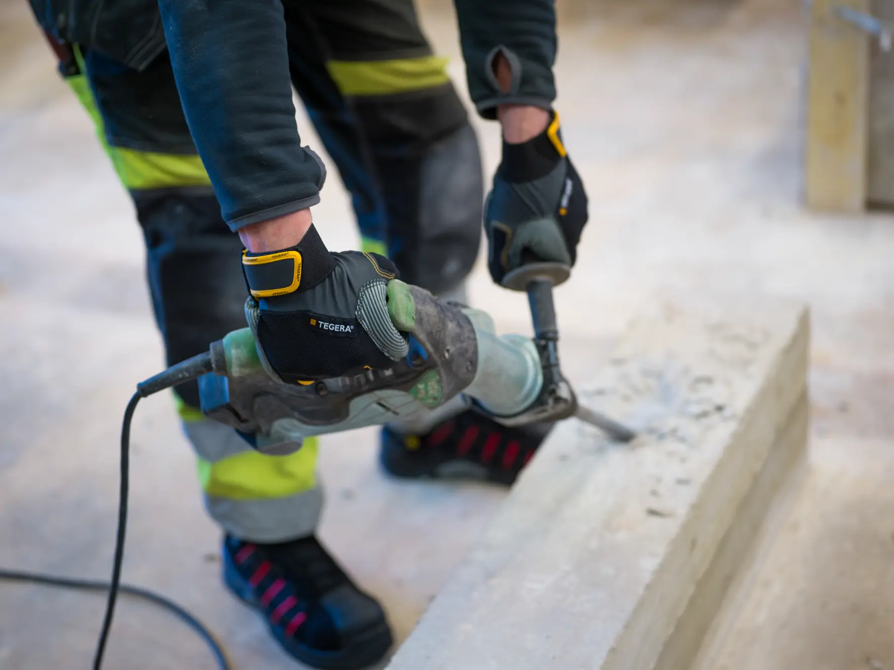 Anti-vibration glove TEGERA Pro 9180A Environment image