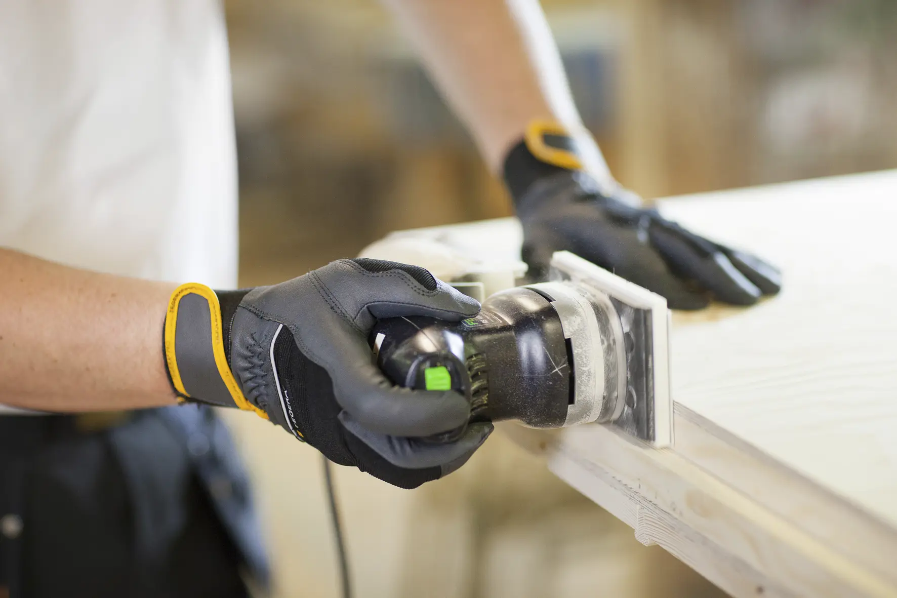 Synthetic leather glove TEGERA Pro 9105 Environment image