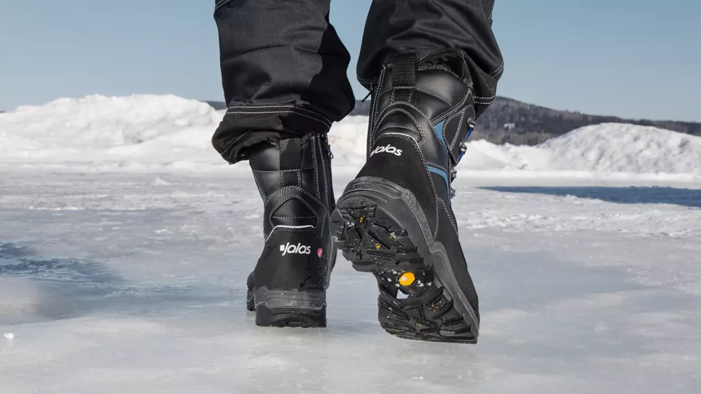 Getting grip on ice with Jalas 1378.jpg