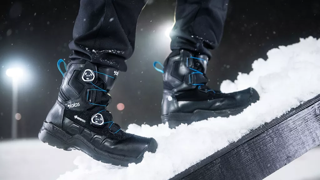 Jalas 1398 grip on snow.jpg